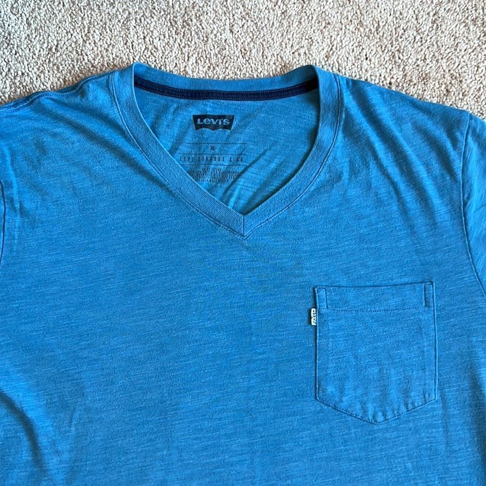 Levi’s mens tee  - Picture 3 of 4